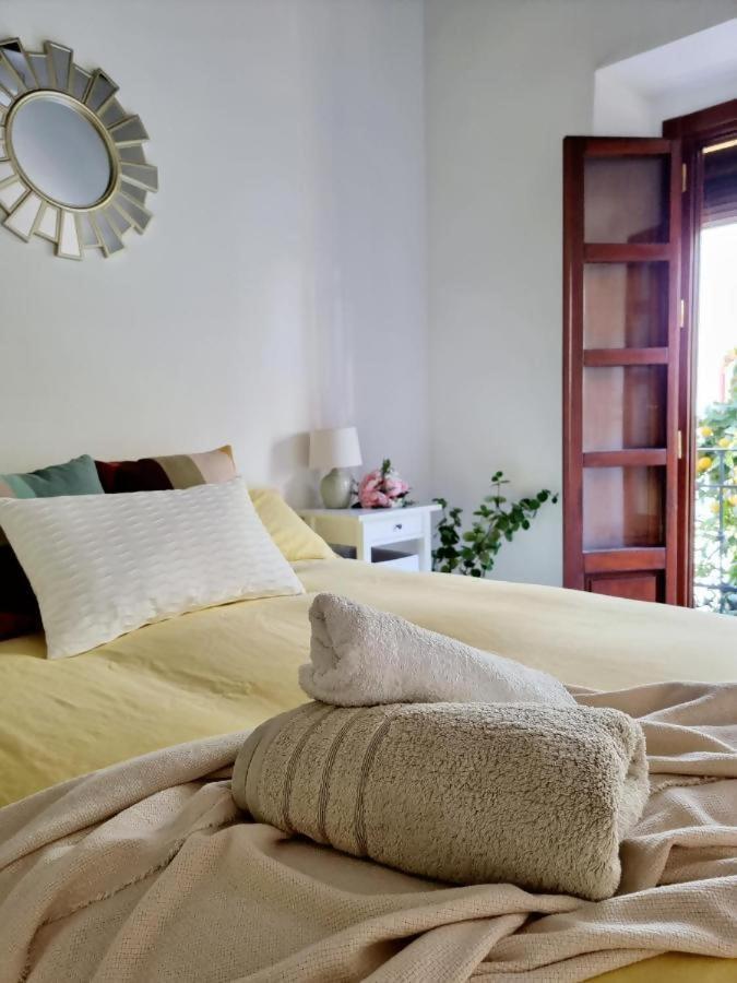 Hostfy Mercado De Triana Sevilla Bagian luar foto