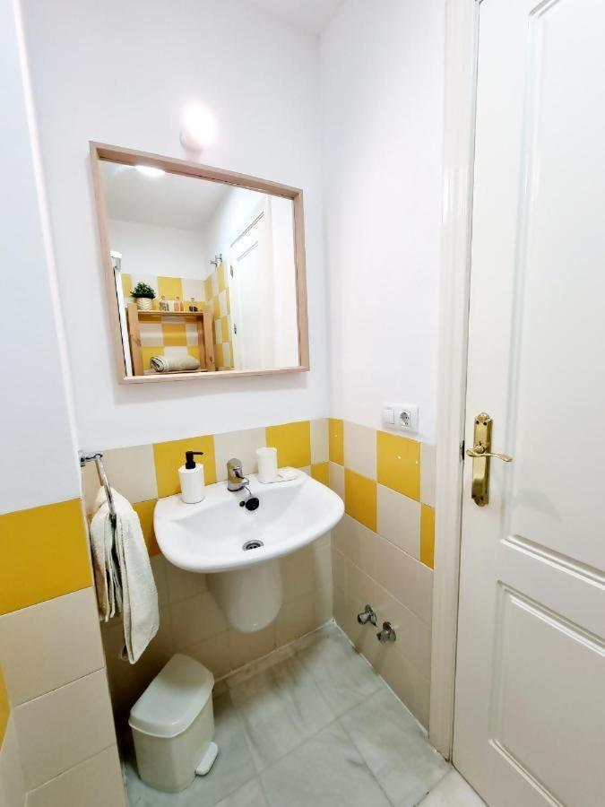 Hostfy Mercado De Triana Sevilla Bagian luar foto