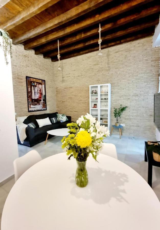 Hostfy Mercado De Triana Sevilla Bagian luar foto