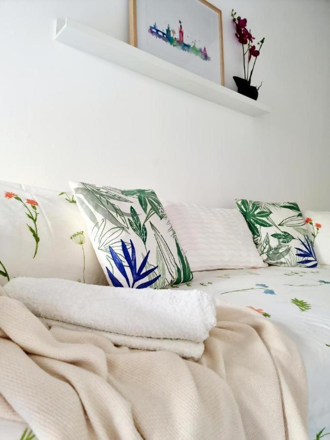 Hostfy Mercado De Triana Sevilla Bagian luar foto