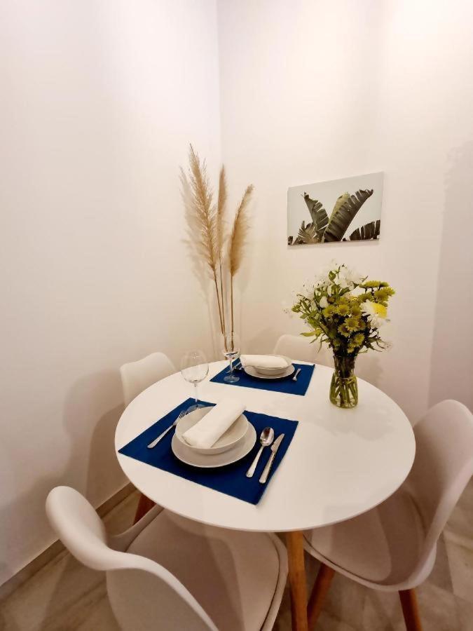 Hostfy Mercado De Triana Sevilla Bagian luar foto