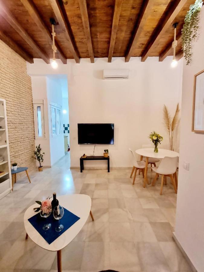 Hostfy Mercado De Triana Sevilla Bagian luar foto