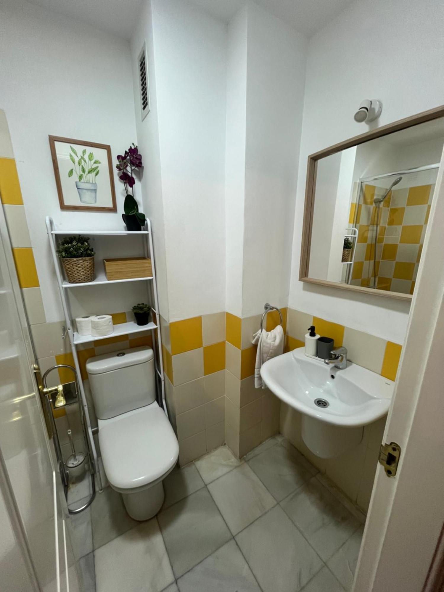 Hostfy Mercado De Triana Sevilla Bagian luar foto